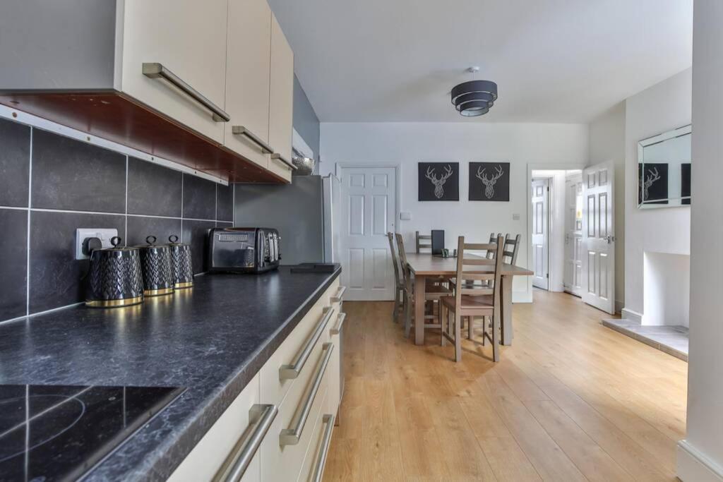 Refurbished Plush Property Great Transport Links Sheffield Exterior photo